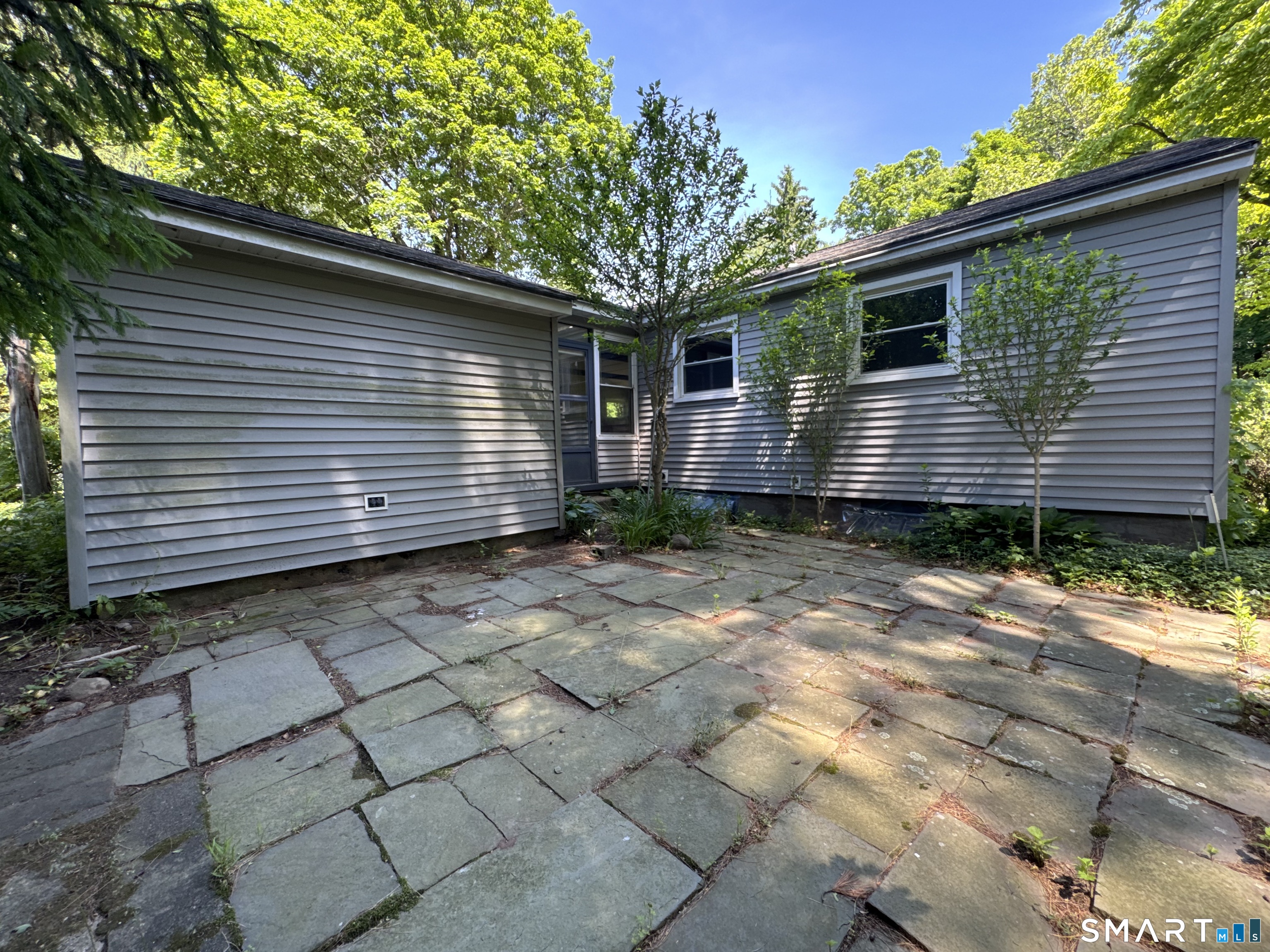 95 Riverside Drive Hamden, CT 06518 - Photo 2 of 26