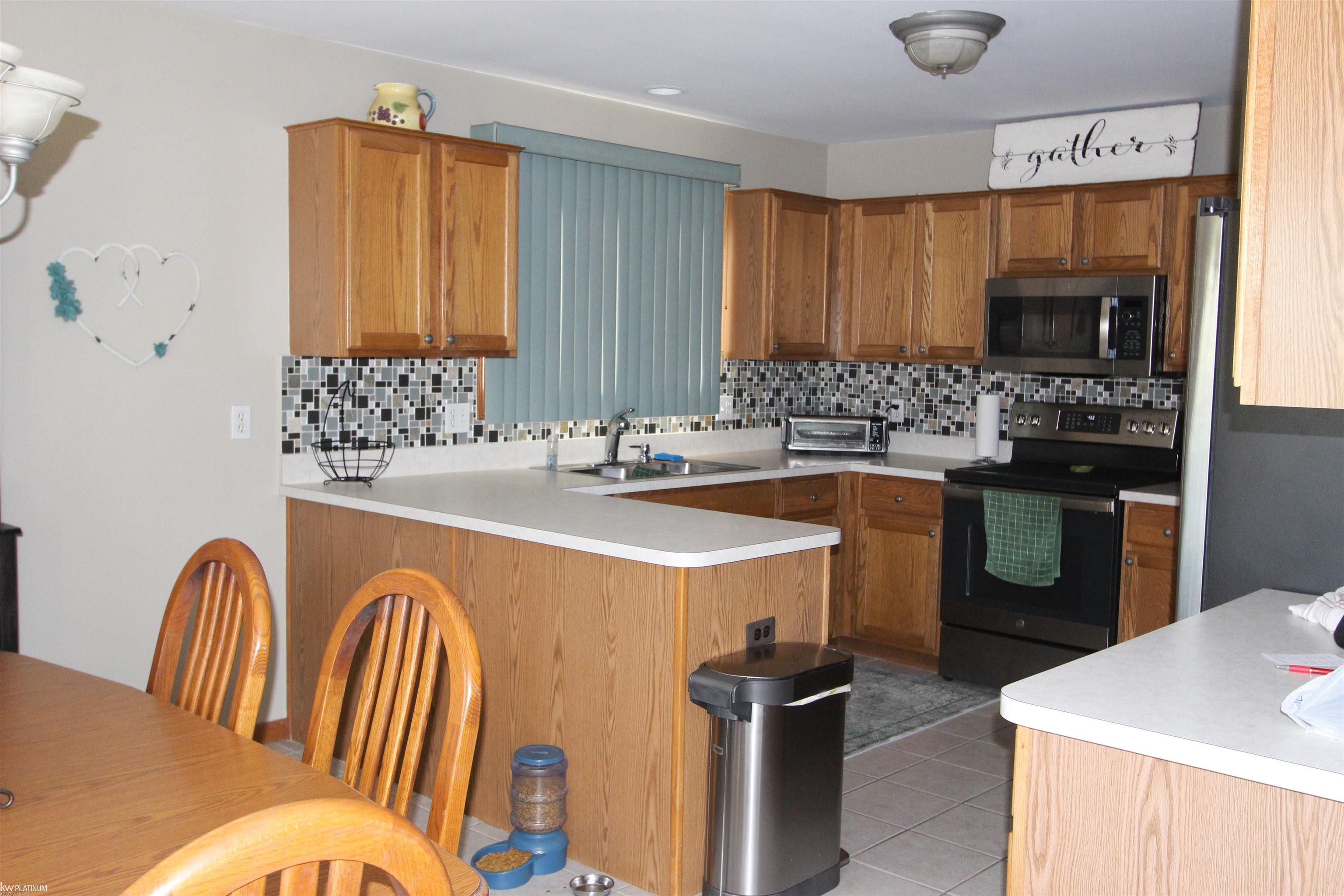 36498 Haley New Baltimore, MI 48047 - Photo 11 of 28 50193133-7339f549-4e00-4970-8c13-23a6aa9eaa87.JPG