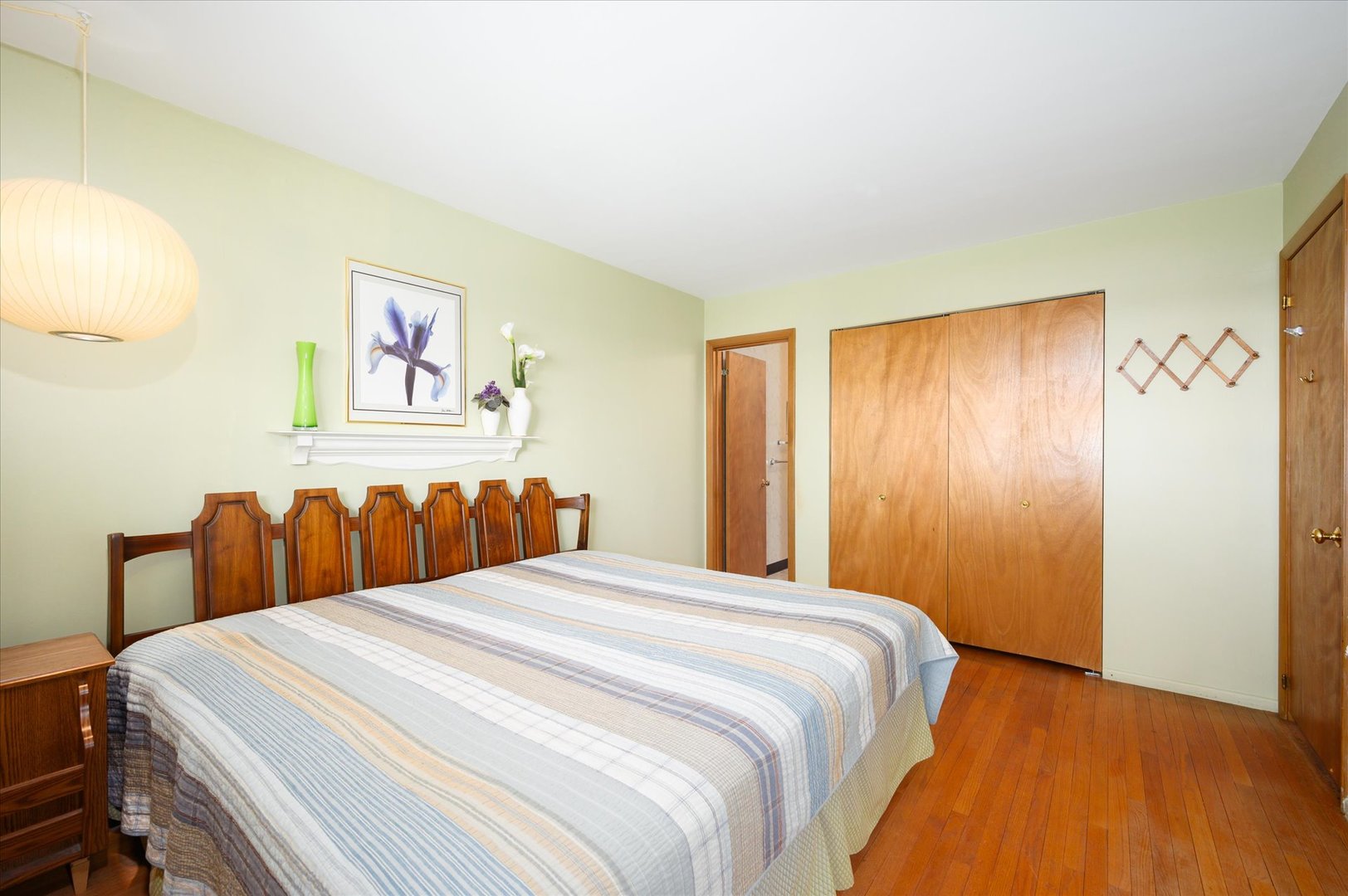 366 Lance Drive Des Plaines, IL 60016 - Photo 15 of 33 a bedroom with a bed and a window