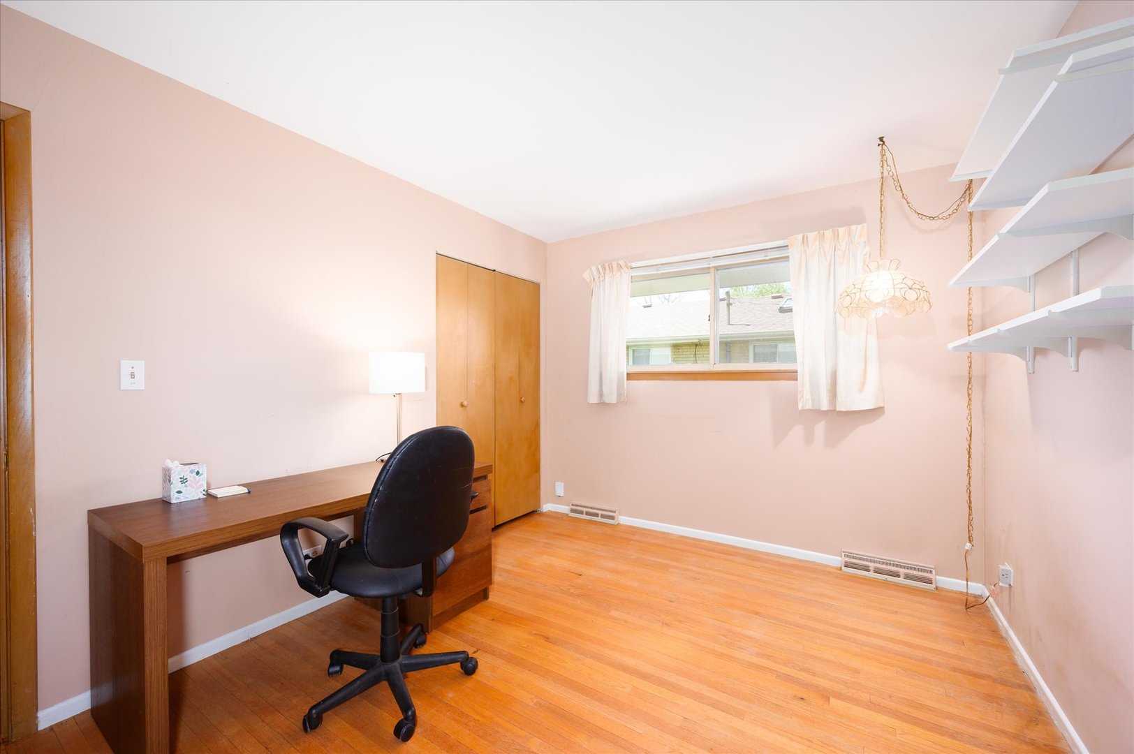 366 Lance Drive Des Plaines, IL 60016 - Photo 18 of 33 a workspace with furniture and a window