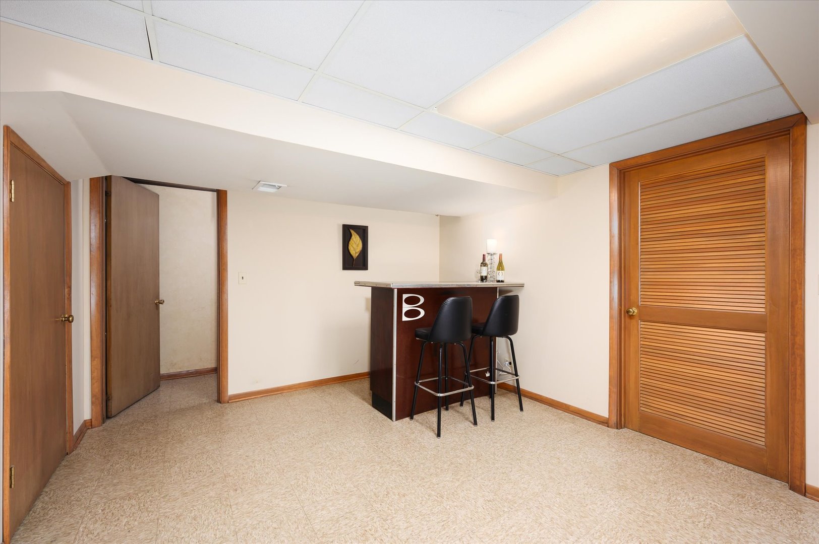 366 Lance Drive Des Plaines, IL 60016 - Photo 22 of 33 a view of workspace with furniture and natural light