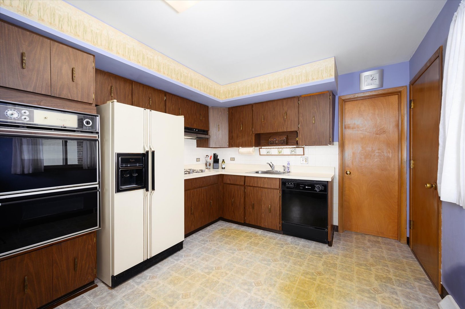 366 Lance Drive Des Plaines, IL 60016 - Photo 10 of 33 a kitchen with stainless steel appliances a refrigerator and a stove