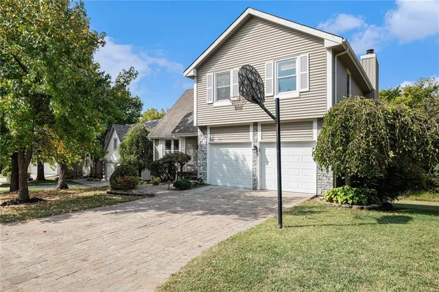 $380,000 | 3665 Southwest Kimstin Circle, Blue Springs, MO 64015