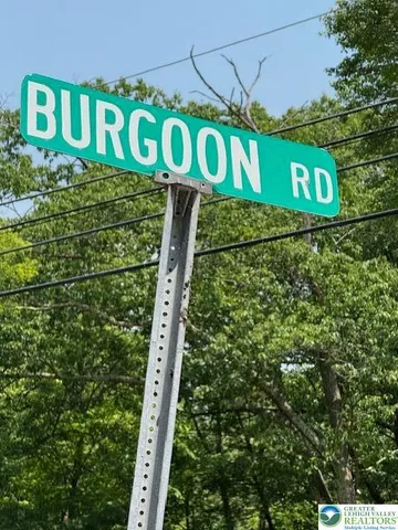 a sign of a park on a brick wall