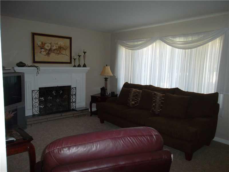 16 Shenango Road New Castle, PA 16105 - Photo 5 of 21 Living Room.