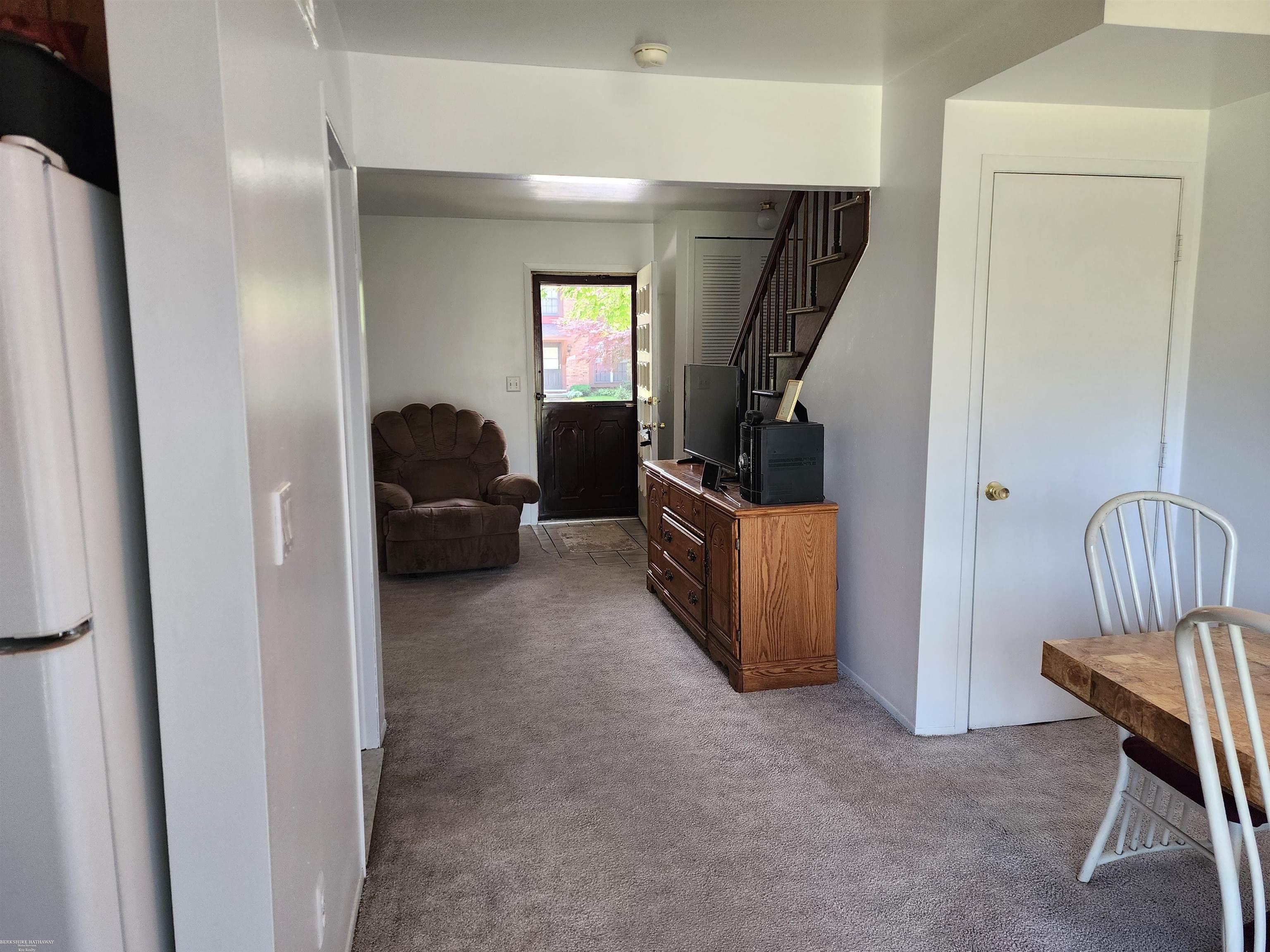 24825 Greenhill Road Warren, MI 48091 - Photo 9 of 20 50179669-8c627c21-81ff-4b2f-ae9f-36bb0542abd6.JPG