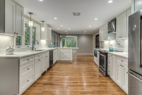 6 Doncaster Road Lynnfield, MA 01940 - Photo 11 of 30 Gallery Image 11