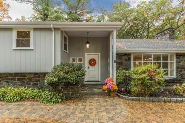 6 Doncaster Road Lynnfield, MA 01940 - Photo 3 of 30 Gallery Image 3