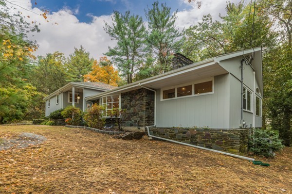 6 Doncaster Road Lynnfield, MA 01940 - Photo 4 of 30 Gallery Image 4