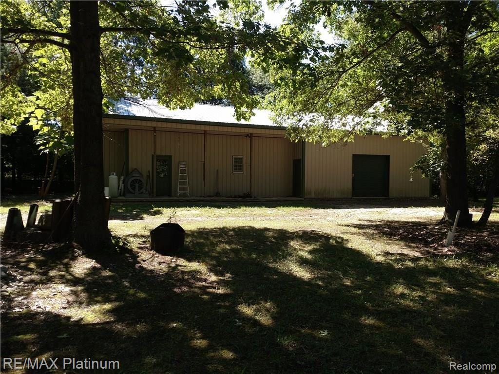8321 North Latson Road Howell, MI 48855 - Photo 4 of 6