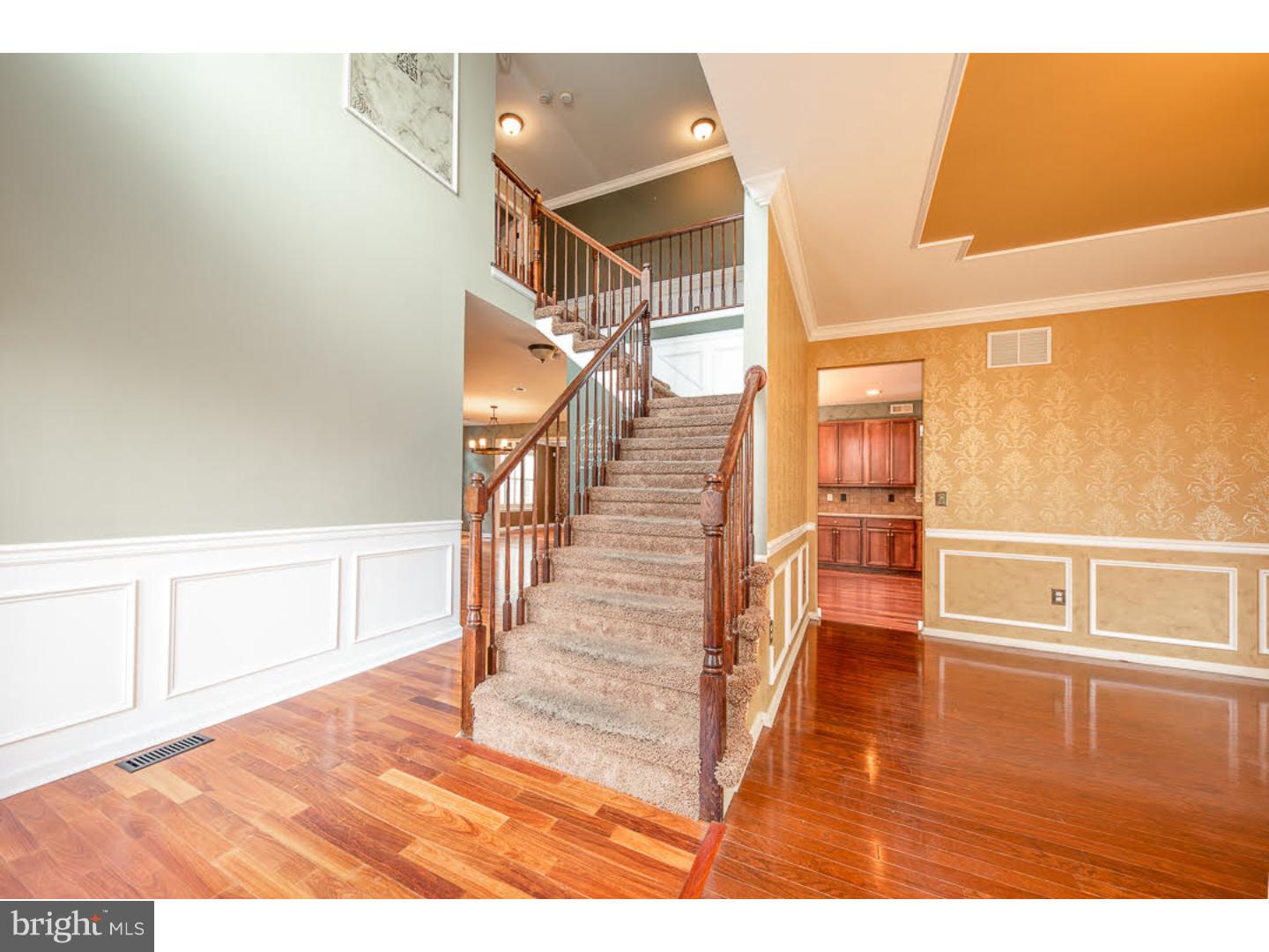 910 Denston Road Thorofare, NJ 08086 - Photo 11 of 19 Foyer