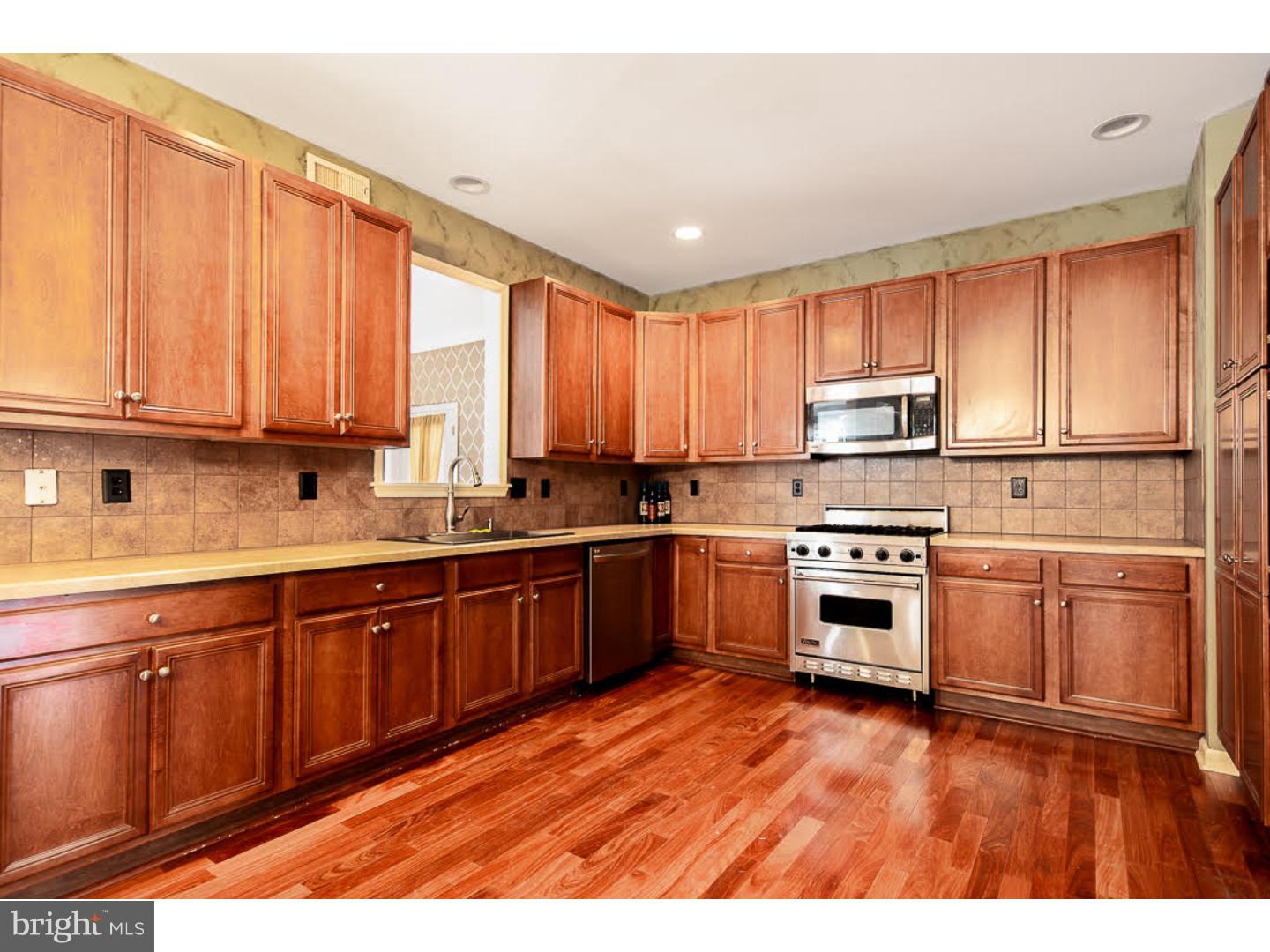 910 Denston Road Thorofare, NJ 08086 - Photo 4 of 19 Kitchen