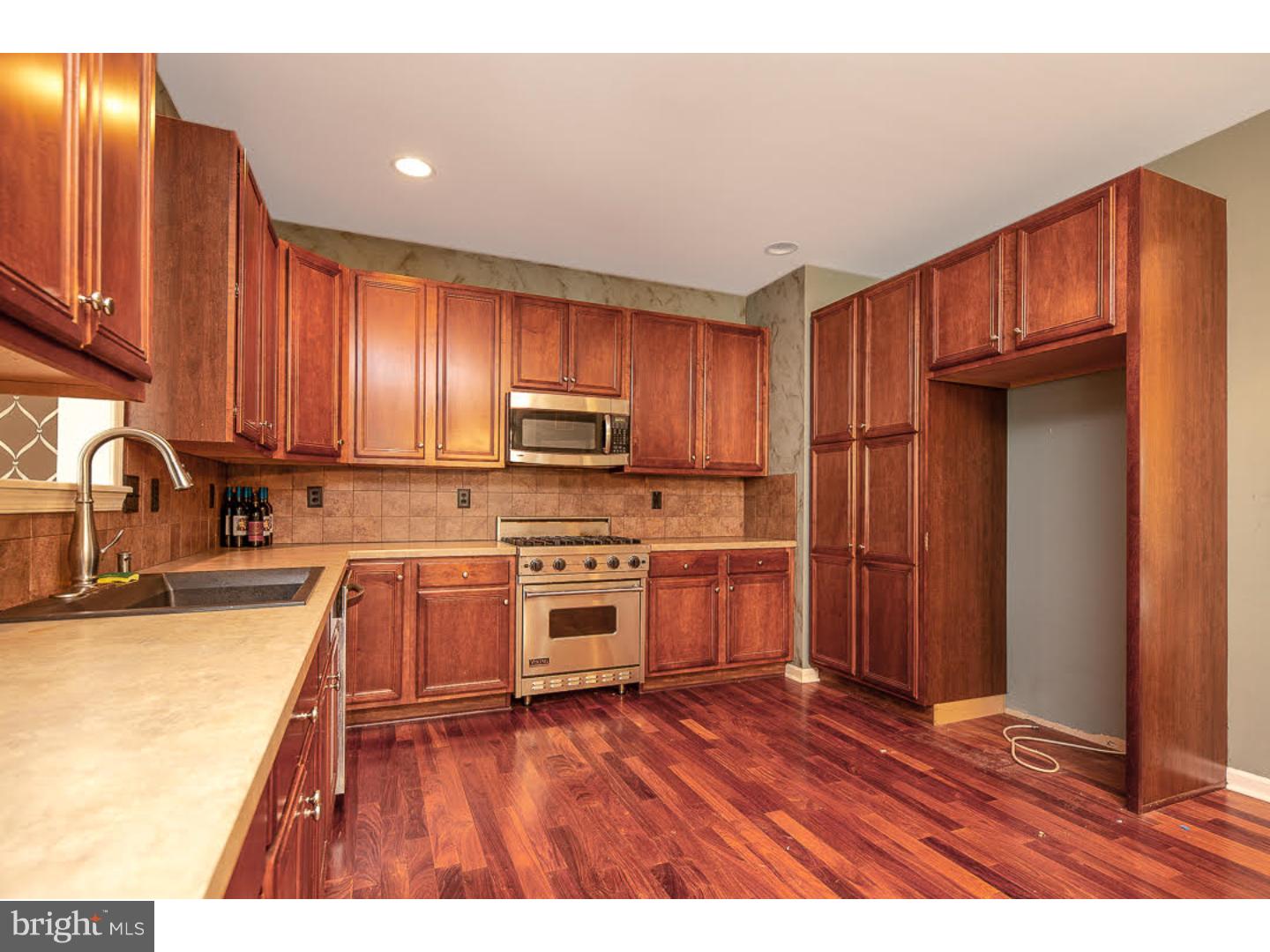 910 Denston Road Thorofare, NJ 08086 - Photo 5 of 19 Kitchen