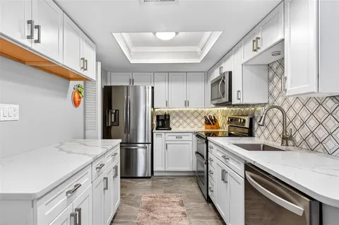 $274,500 | 2003 Lennox Road East, Unit 2003, Palm Harbor, FL 34683