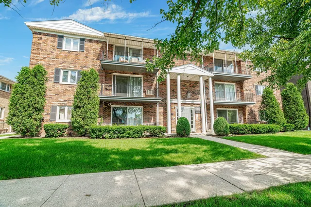 $2,350 | 21 South Waiola Avenue, Unit 7, La Grange, IL 60525