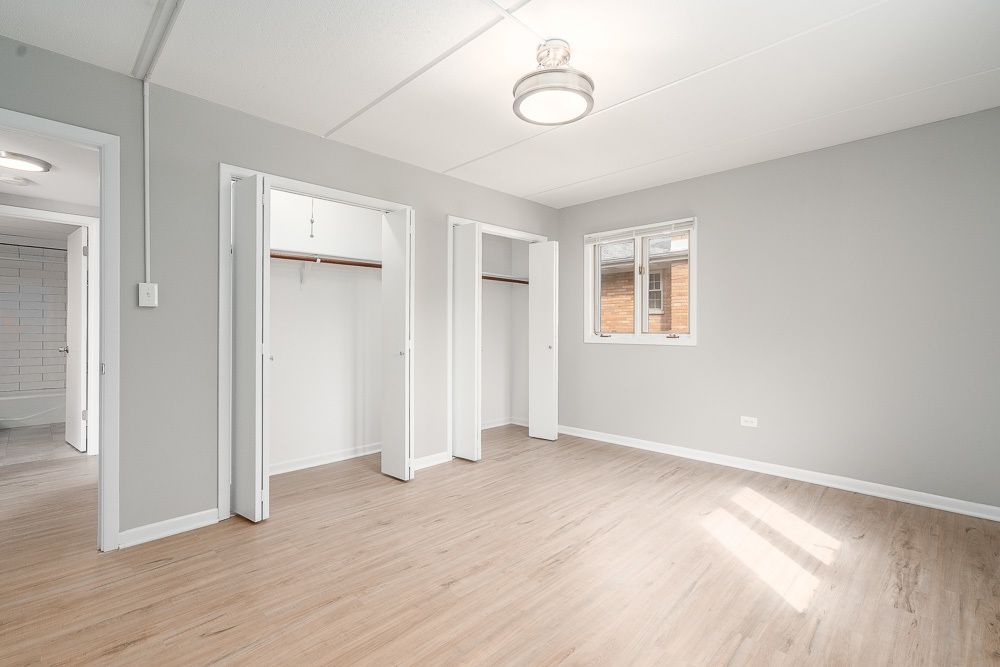 21 South Waiola Avenue, Unit 7 La Grange, IL 60525 - Photo 11 of 18 a view of an empty room with wooden floor and a window