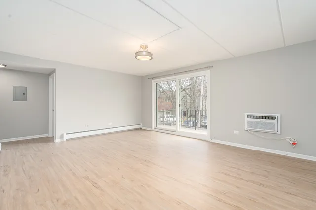 $2,350 | 21 South Waiola Avenue, Unit 7, La Grange, IL 60525