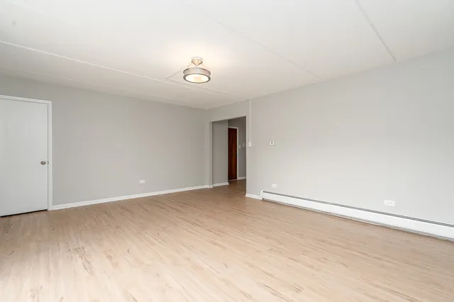 $2,350 | 21 South Waiola Avenue, Unit 7, La Grange, IL 60525