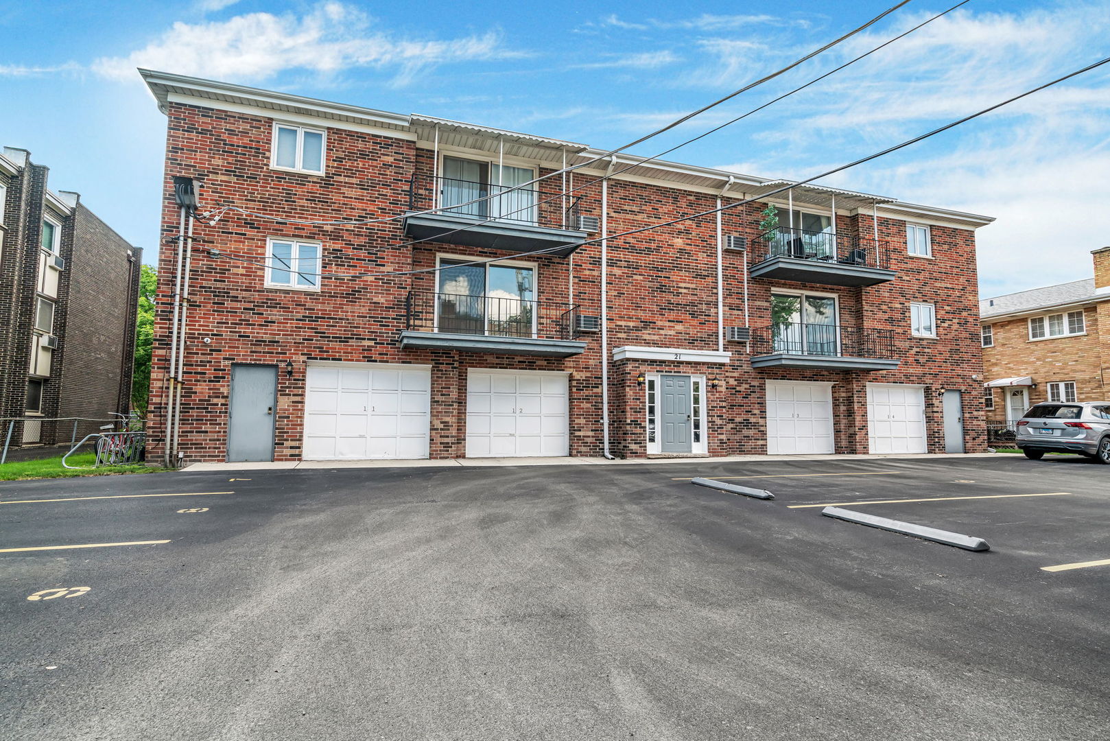 21 South Waiola Avenue, Unit 7 La Grange, IL 60525 - Photo 4 of 18 a front view of a building with a road