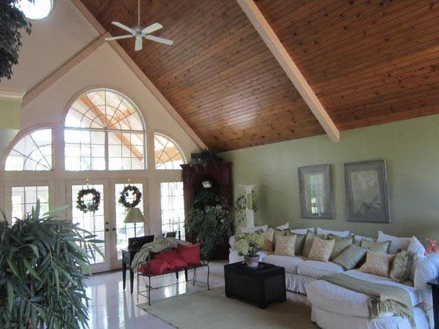 2687 Nadeau Road Monroe, MI 48162 - Photo 10 of 20 Living Room