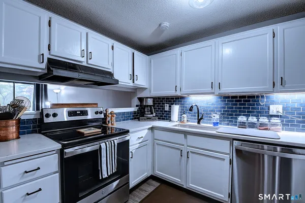 $349,900 | 22 Dutton Pl Way, Unit 22, Glastonbury, CT 06033