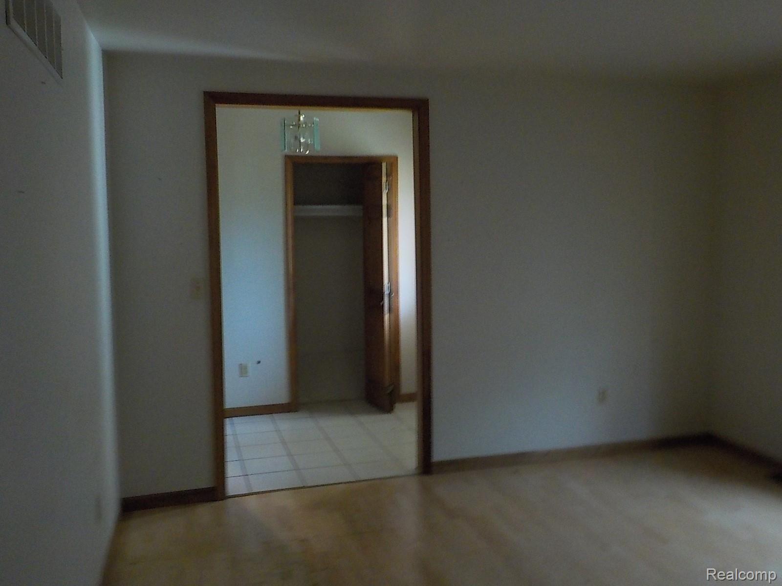 5053 Retha Court Flint, MI 48504 - Photo 9 of 20 DSCN7918.JPG