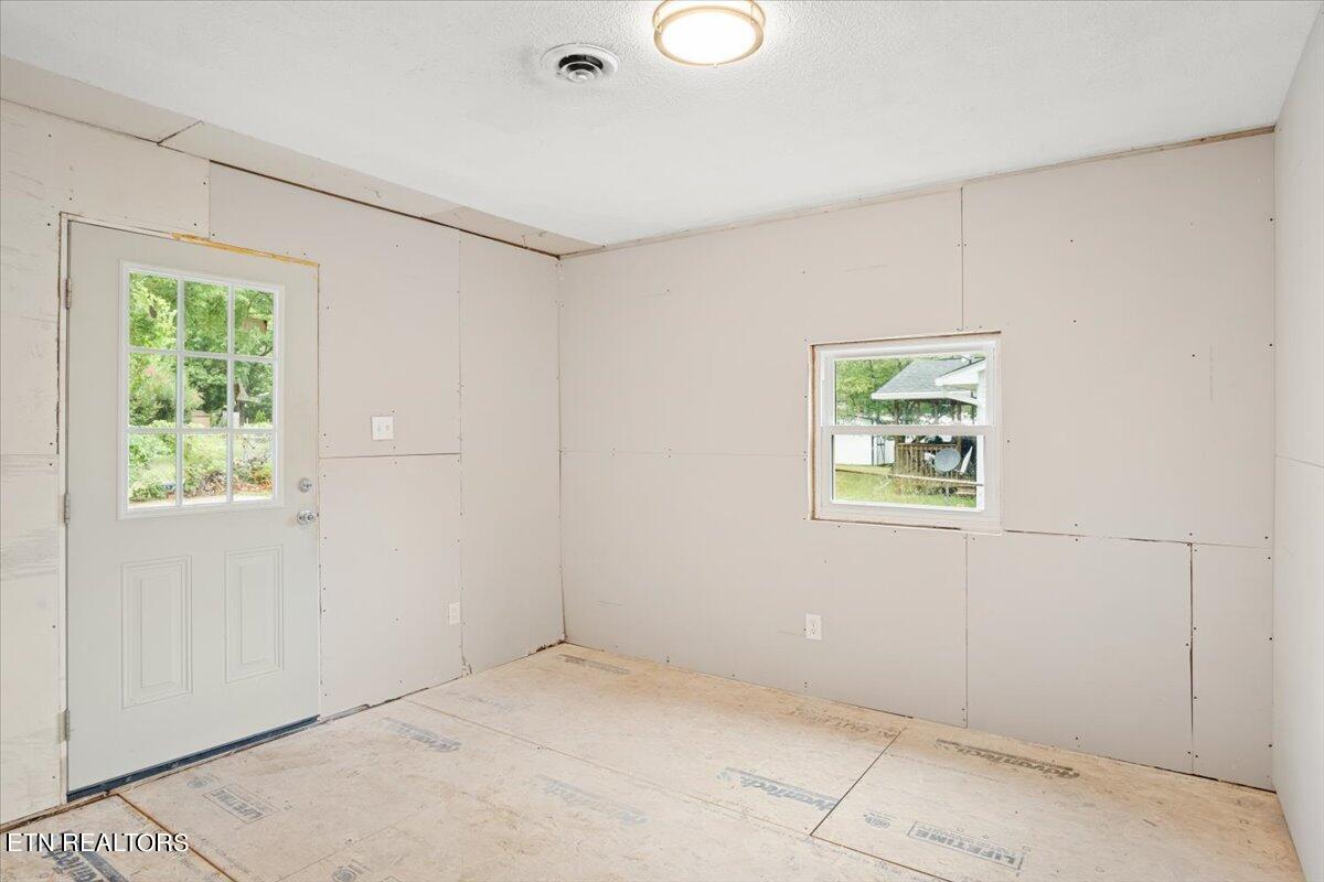 4201 Sullivan Road Knoxville, TN 37921 - Photo 13 of 25 13-Primary Bedroom