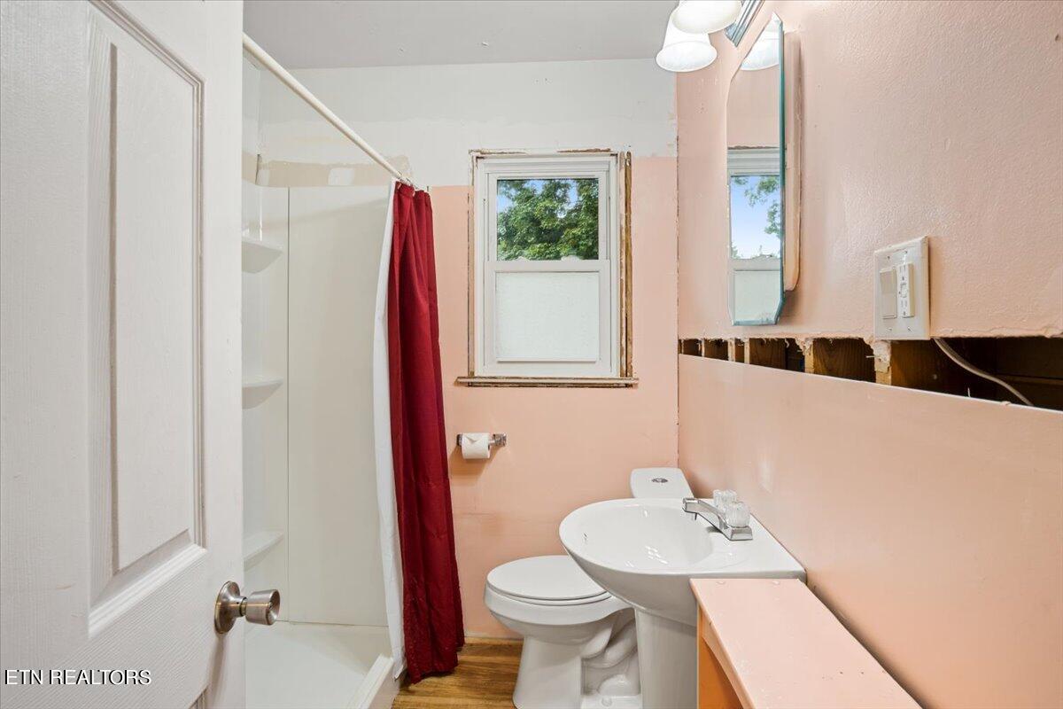 4201 Sullivan Road Knoxville, TN 37921 - Photo 18 of 25 19-Full Bath