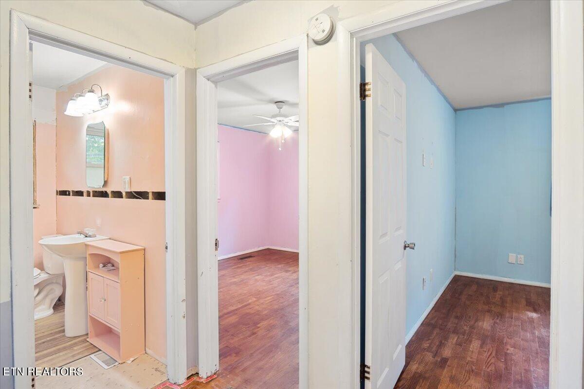 4201 Sullivan Road Knoxville, TN 37921 - Photo 21 of 25 22-Hallway