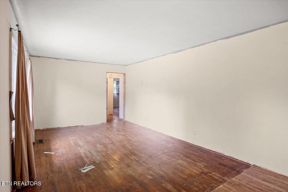 4201 Sullivan Road Knoxville, TN 37921 - Photo 4 of 25 04-Living Room