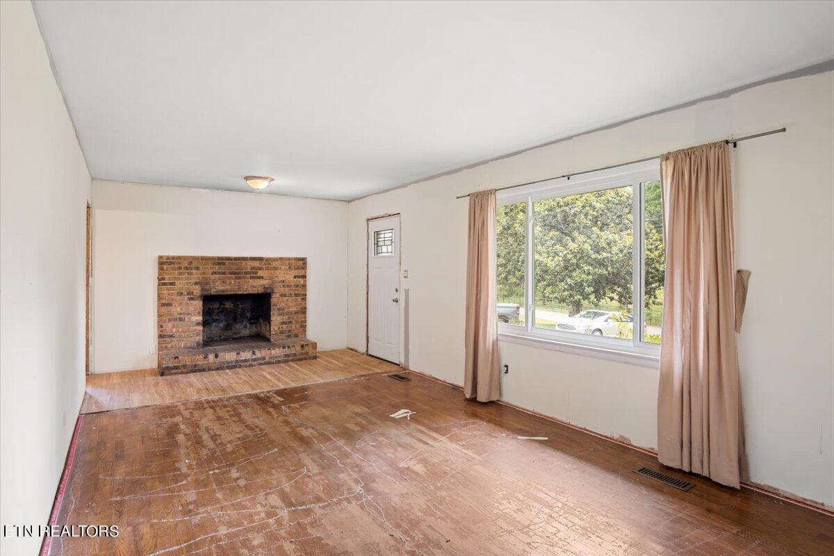 4201 Sullivan Road Knoxville, TN 37921 - Photo 5 of 25 05-Living Room