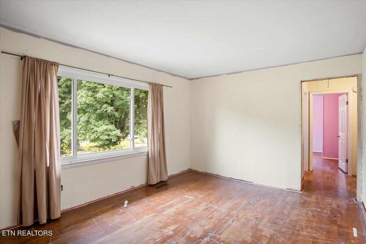 4201 Sullivan Road Knoxville, TN 37921 - Photo 7 of 25 07-Living Room