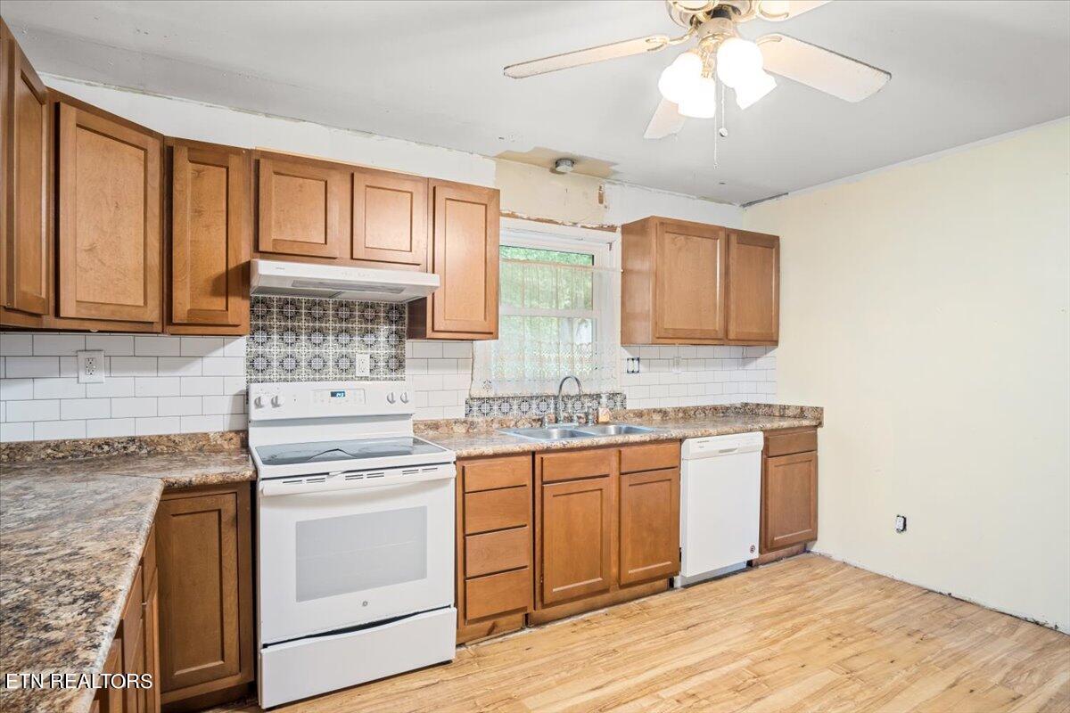 4201 Sullivan Road Knoxville, TN 37921 - Photo 8 of 25 08-Kitchen