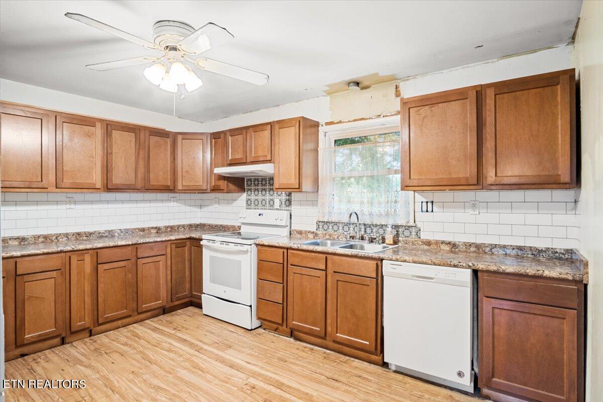 4201 Sullivan Road Knoxville, TN 37921 - Photo 9 of 25 09-Kitchen
