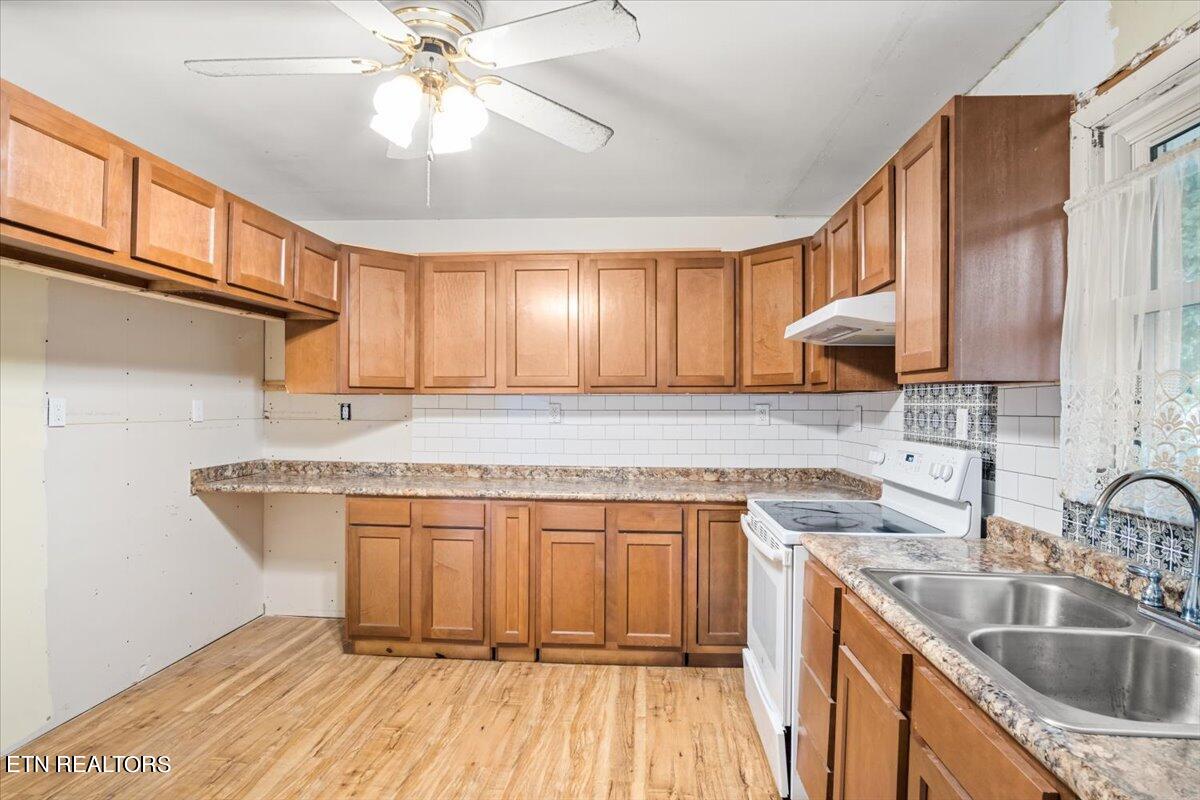 4201 Sullivan Road Knoxville, TN 37921 - Photo 10 of 25 10-Kitchen