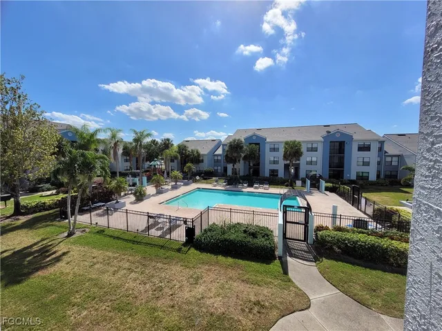 $1,400 | 13625 Eagle Ridge Drive, Unit 318, Fort Myers, FL 33912