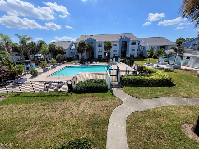 $1,400 | 13625 Eagle Ridge Drive, Unit 318, Fort Myers, FL 33912