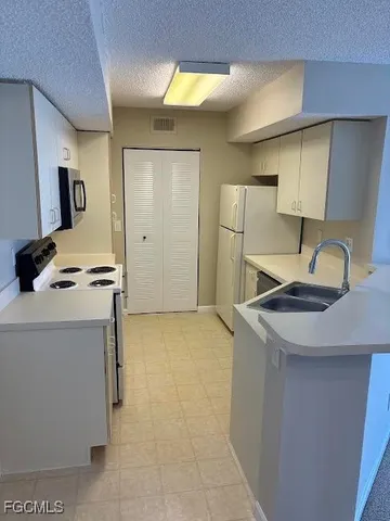 $1,400 | 13625 Eagle Ridge Drive, Unit 318, Fort Myers, FL 33912