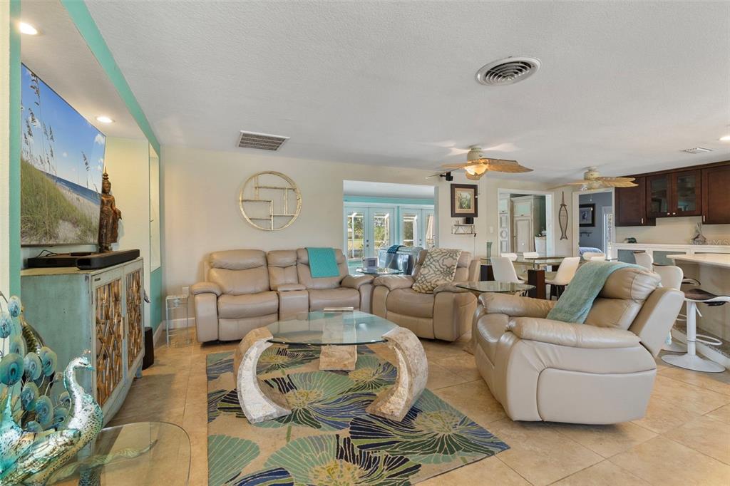 198 Salem Avenue Northwest Port Charlotte, FL 33952 - Photo 5 of 51