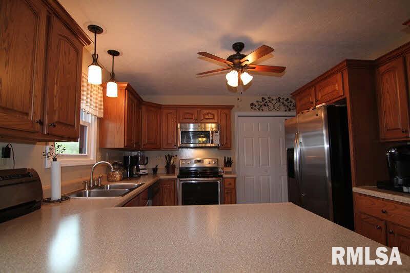 16796 Caplinger Pond Road Marion, IL 62959 - Photo 8 of 44