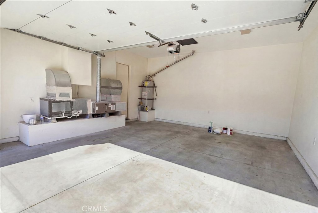 585 Vía Pueblo Riverside, CA 92507 - Photo 41 of 61 2 car garage with ample room on driveway for 2 cars