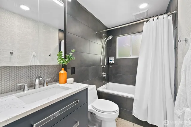 $1,495,000 | 3439 24th Avenue West, Seattle, WA 98199