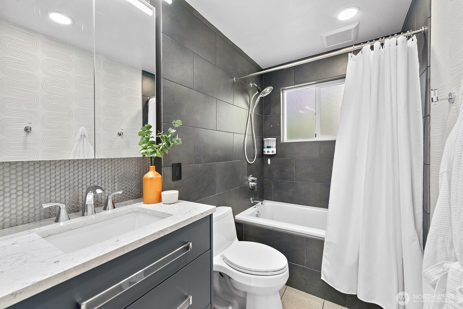 3439 24th Avenue West Seattle, WA 98199 - Photo 19 of 37