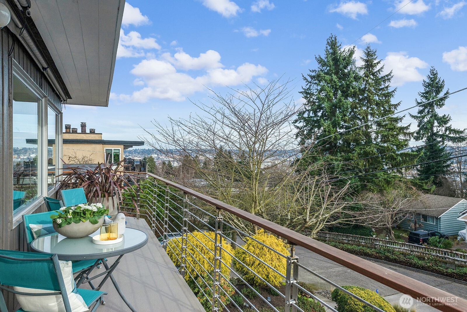 3439 24th Avenue West Seattle, WA 98199 - Photo 8 of 37