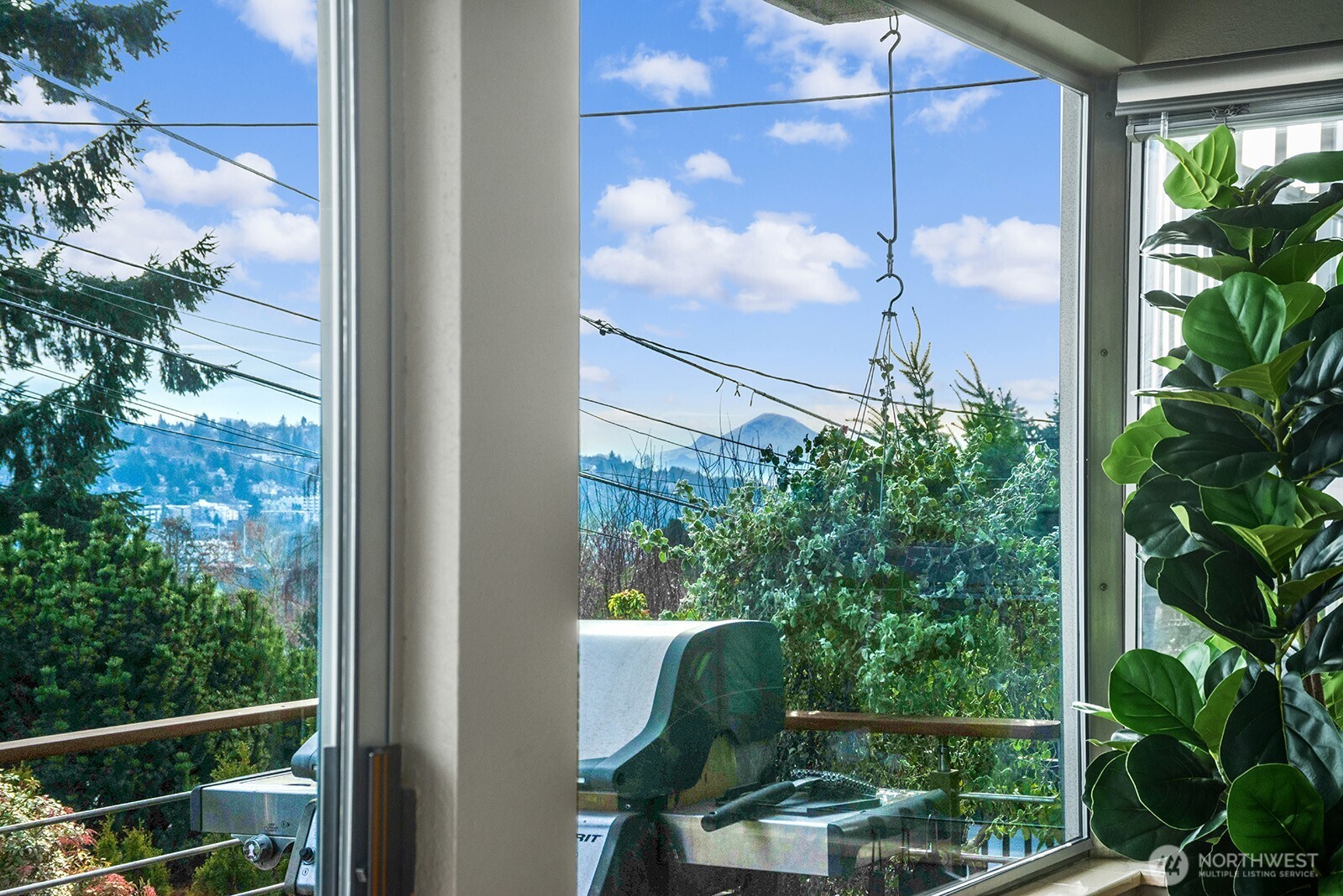 3439 24th Avenue West Seattle, WA 98199 - Photo 9 of 37