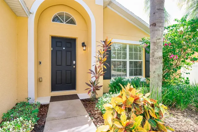 a view of entrance front of the house