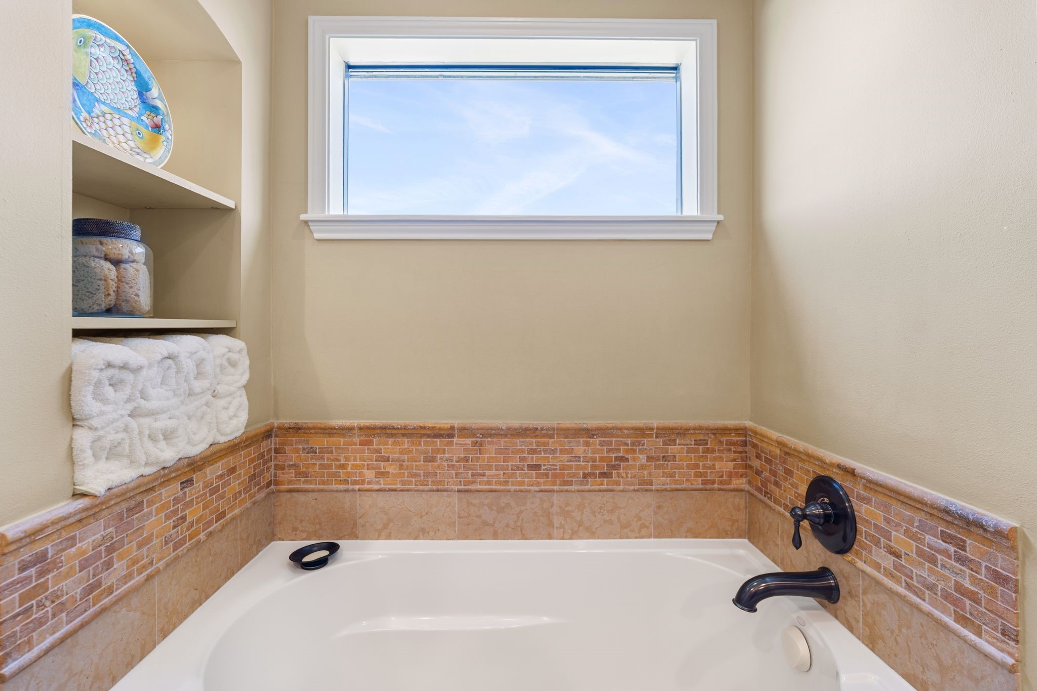 905 Sunny Lane Wharton, TX 77488 - Photo 30 of 50 a bathroom with a tub