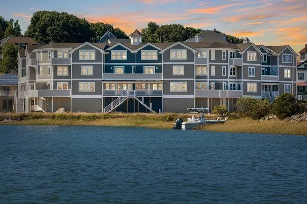 $750,000 | 7 Bay Street, Unit 10, Hull, MA 02045