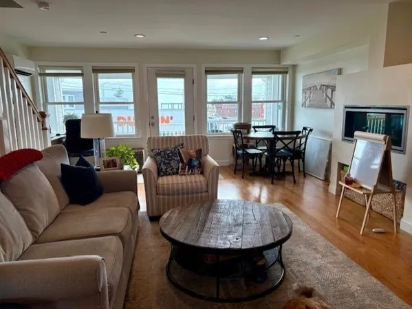 $750,000 | 7 Bay Street, Unit 10, Hull, MA 02045