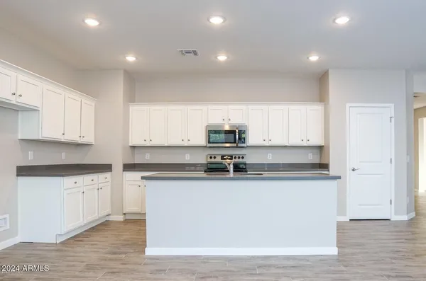 $1,950 | 16013 North 65th Avenue, Glendale, AZ 85306